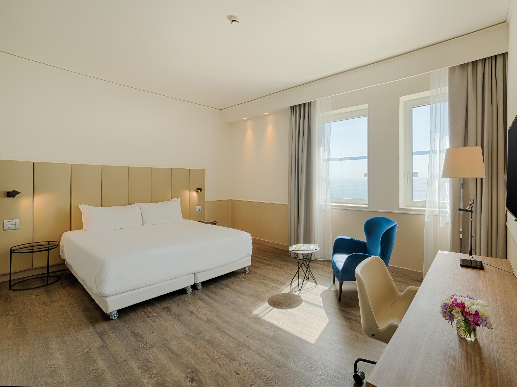 Hotel Nh Napoli Panorama Esterno foto