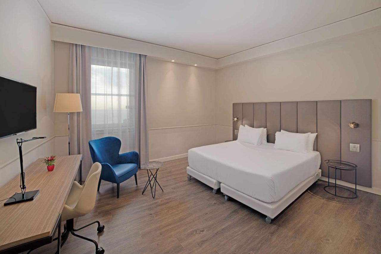 Hotel Nh Napoli Panorama Esterno foto