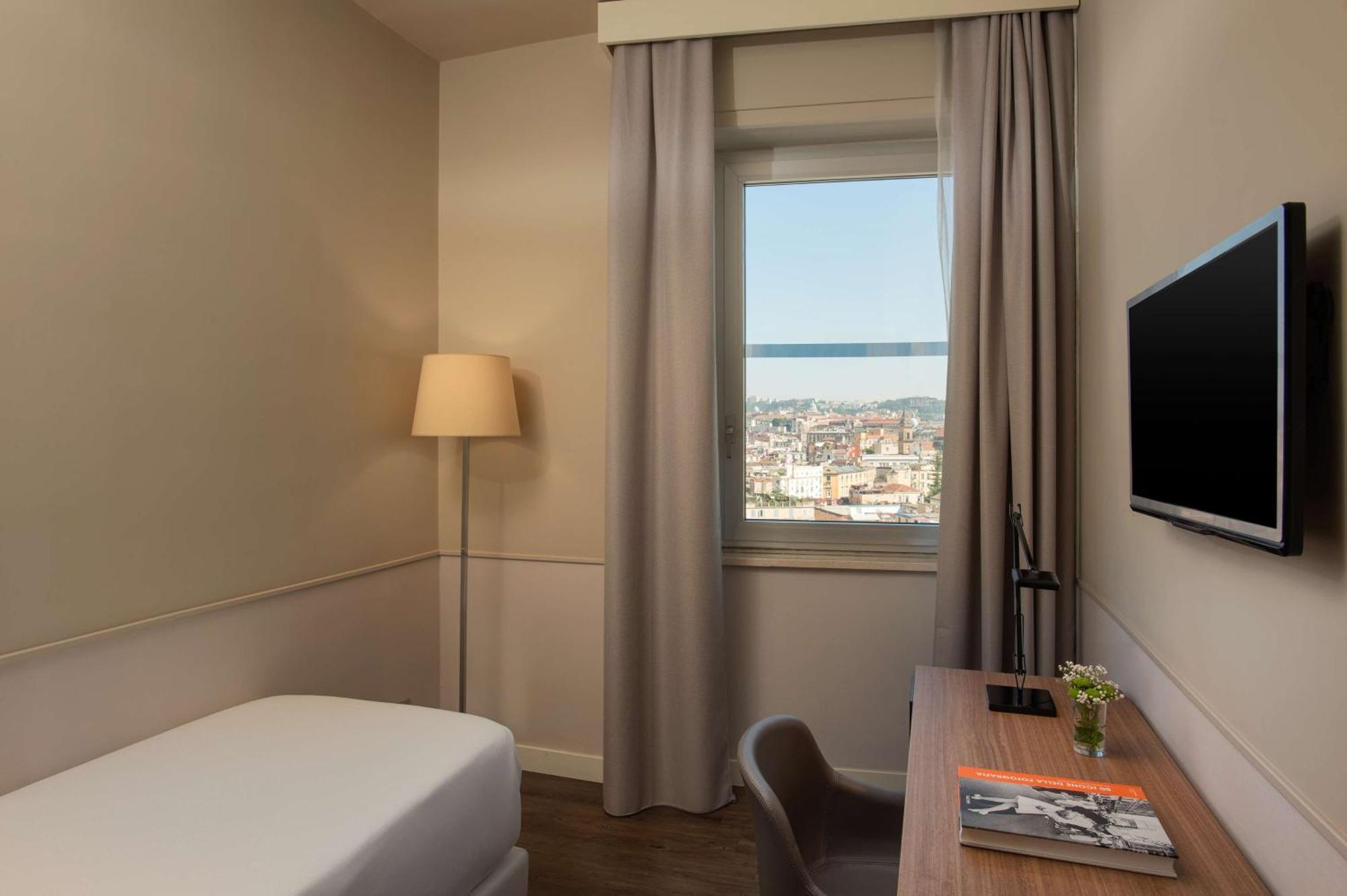 Hotel Nh Napoli Panorama Esterno foto